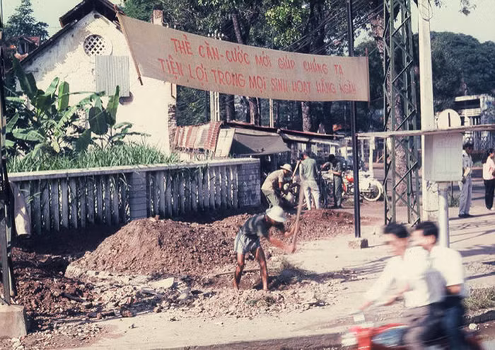 Góc Hồng Thập Tự - Đinh Tiên Hoàng, gần đài truyền hình thành phố. Ảnh. Darrel Lang.