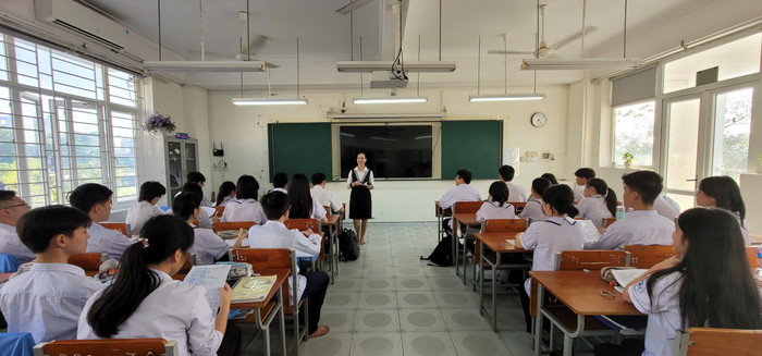 Nhiều trường vẫn duy trì việc ôn tập cho học sinh cuối cấp khi Thông tư 29 có hiệu lực nhưng việc dạy học hoàn toàn miễn phí (Ảnh: LT) GDVN_hs-12-on-thi-1.jpg