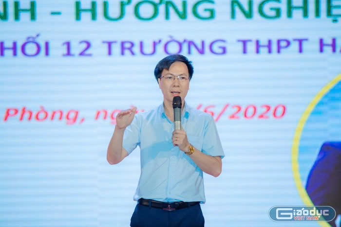 Thầy Phạm Anh Phong - Hiệu trưởng Trường Trung học phổ thông Hàng Hải (Hải Phòng). (Ảnh: AP) thay-phong-1.jpg