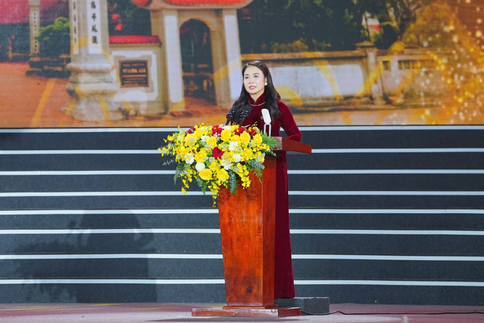 Bà Nguyễn Thị Thu - Bí thư Quận ủy Hải An phát biểu tại buổi lễ (Ảnh: ĐT) le-hoi-tu-luog-xam-4.jpg