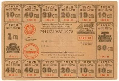 Phiếu mua vải. Mức mua giới hạn nhiều nhất là 1 mét, và tối thiểu là 10 cm.