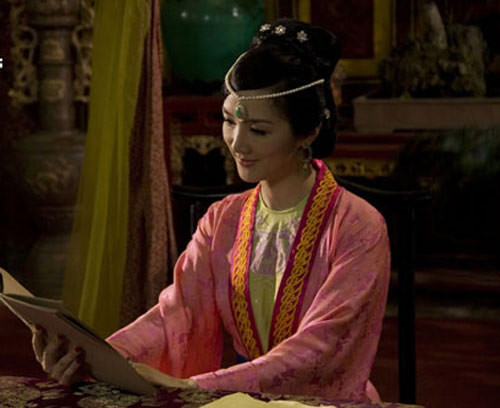 Hoa hậu Đền Hùng Giáng My vai Phụng Càn Hoàng hậu, vợ vua Lê Đại Hành trong "Huyền sử thiên đô" . Hoa hậu Đền Hùng Giáng My vai Phụng Càn Hoàng hậu, vợ vua Lê Đại Hành trong "Huyền sử thiên đô" .