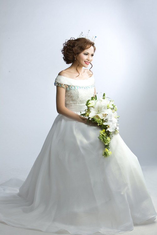 Sau khi vượt qua 39 thí sinh khác trong đêm chung kết 21 tháng 8 năm 2010, Diễm Hương trở thành hoa hậu thế giới người Việt thứ hai sau Ngô Phương Lan - người đoạt giải năm 2007.