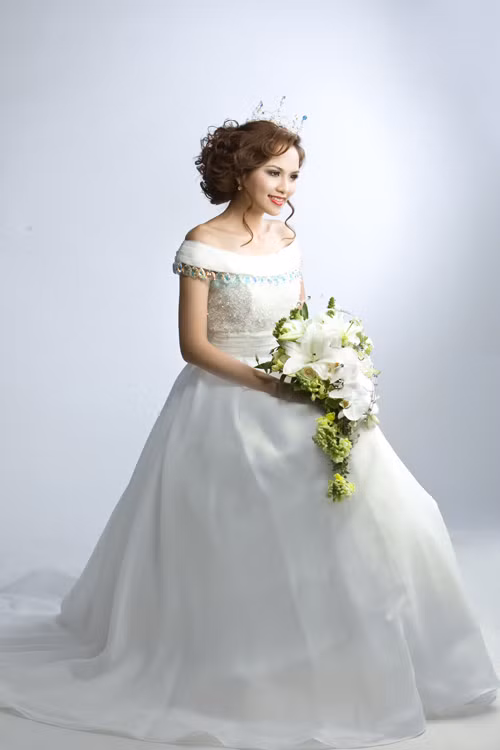 Sau khi vượt qua 39 thí sinh khác trong đêm chung kết 21 tháng 8 năm 2010, Diễm Hương trở thành hoa hậu thế giới người Việt thứ hai sau Ngô Phương Lan - người đoạt giải năm 2007.