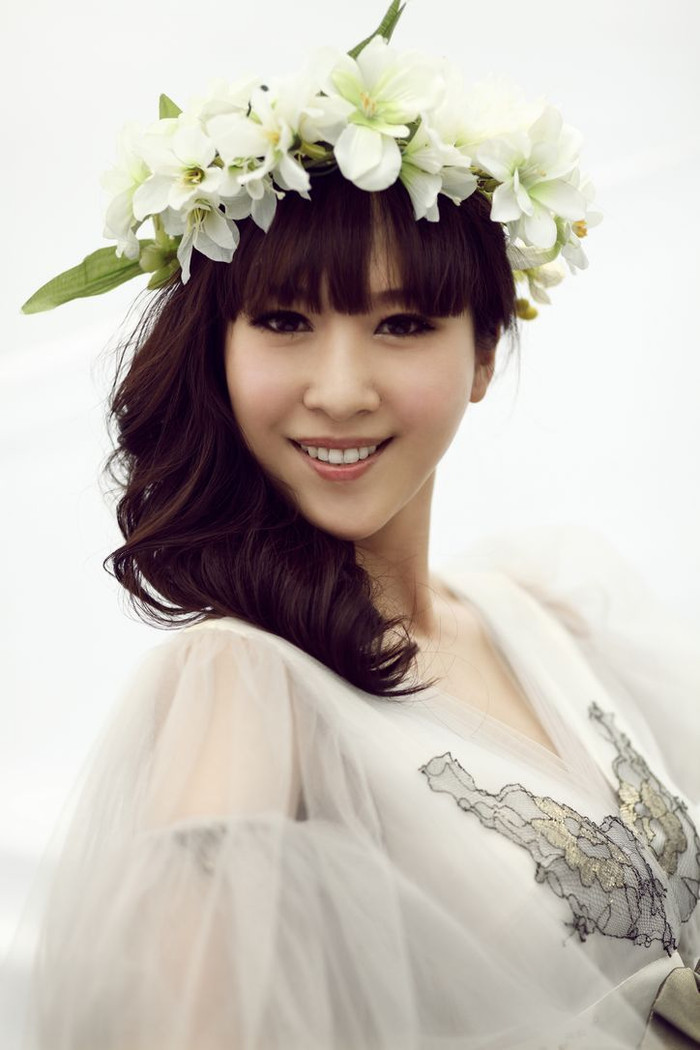 SBD 06 Ân Hàm đăng quang ngôi vị Á Hậu 1 trong đêm chung kết Miss World China 2012 hôm 30/6/2012. Người đẹp đến từ Thượng Hải với chiều cao 1,75m, hiện cô là sinh viên Học viện Hí kịch Thượng Hải. SBD 06 Ân Hàm đăng quang ngôi vị Á Hậu 1 trong đêm chung kết Miss World China 2012 hôm 30/6/2012. Người đẹp đến từ Thượng Hải với chiều cao 1,75m, hiện cô là sinh viên Học viện Hí kịch Thượng Hải.