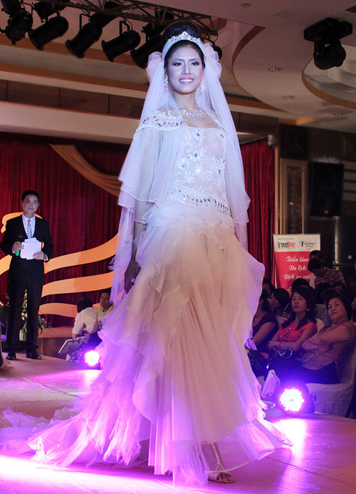 Hoa hậu biển Nguyễn Thị Loan quê gốc Thái Bình đăng quang khi cô vừa trong 18 tuổi. Hoa hậu biển Nguyễn Thị Loan quê gốc Thái Bình đăng quang khi cô vừa trong 18 tuổi.