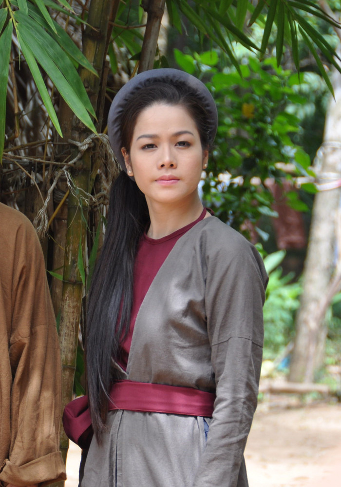 Sau Long Thành cầm giả ca, Nhật Kim Anh còn trổ tài trong Về đất Thăng Long với vai đào nương Thiên Hương, một thời làm cho Lý Công Uẩn say đắm. Sau Long Thành cầm giả ca, Nhật Kim Anh còn trổ tài trong Về đất Thăng Long với vai đào nương Thiên Hương, một thời làm cho Lý Công Uẩn say đắm.