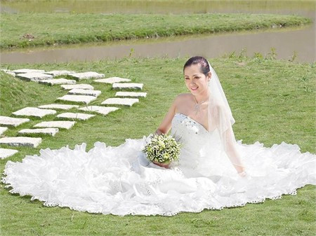 Á hậu Vi Thị Đông (đăng quang tại cuộc thi Hoa hậu báo Tiền Phong năm 1992).