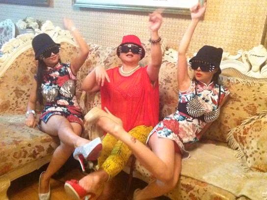 Ba mẹ con nhà họ Can gần đây gây sóng phản ứng trong dân mạng Trung Quốc