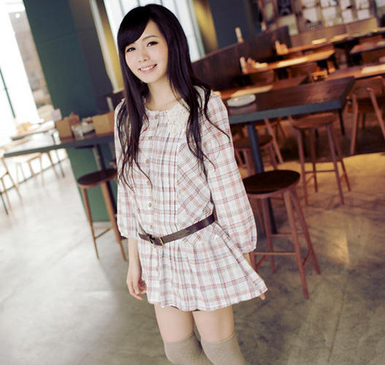 Sơ mi dáng dài trẻ trung, xinh xắn. Kết hợp với dây đai lưng, trông bạn chẳng khác nào đang diện một chiếc váy xòe độc đáo. Xem thêm: Váy tuyệt xinh cho quý cô công sở/ Thời trang Hồ Ngọc Hà Sơ mi dáng dài trẻ trung, xinh xắn. Kết hợp với dây đai lưng, trông bạn chẳng khác nào đang diện một chiếc váy xòe độc đáo. Xem thêm: Váy tuyệt xinh cho quý cô công sở/ Thời trang Hồ Ngọc Hà