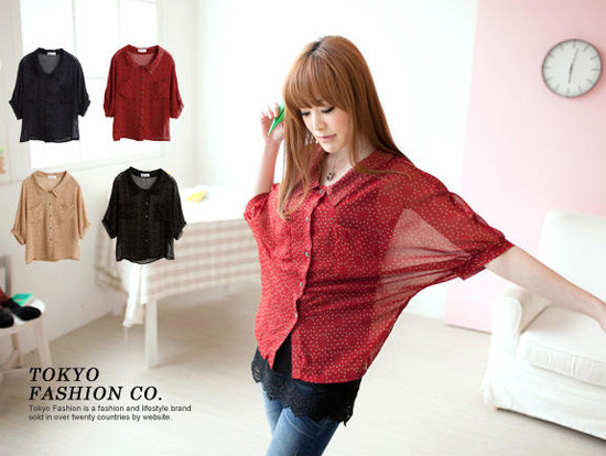 Voan là chất liệu tuyệt vời cho sơ mi dáng rộng. Sự mềm mại của chất liệu này giúp bạn gái dễ dàng tạo kiểu sơ mi cánh rơi bung binh như thế này. Xem thêm: Váy tuyệt xinh cho quý cô công sở/ Thời trang Hồ Ngọc Hà Voan là chất liệu tuyệt vời cho sơ mi dáng rộng. Sự mềm mại của chất liệu này giúp bạn gái dễ dàng tạo kiểu sơ mi cánh rơi bung binh như thế này. Xem thêm: Váy tuyệt xinh cho quý cô công sở/ Thời trang Hồ Ngọc Hà