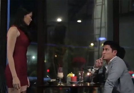 Hình ảnh Mạc Anh thư tức giận bỏ đi được cắt ra từ clip