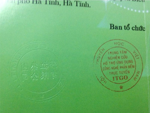 Vé in chìm có chữ Trung Quốc gây khó hiểu trong dư luận