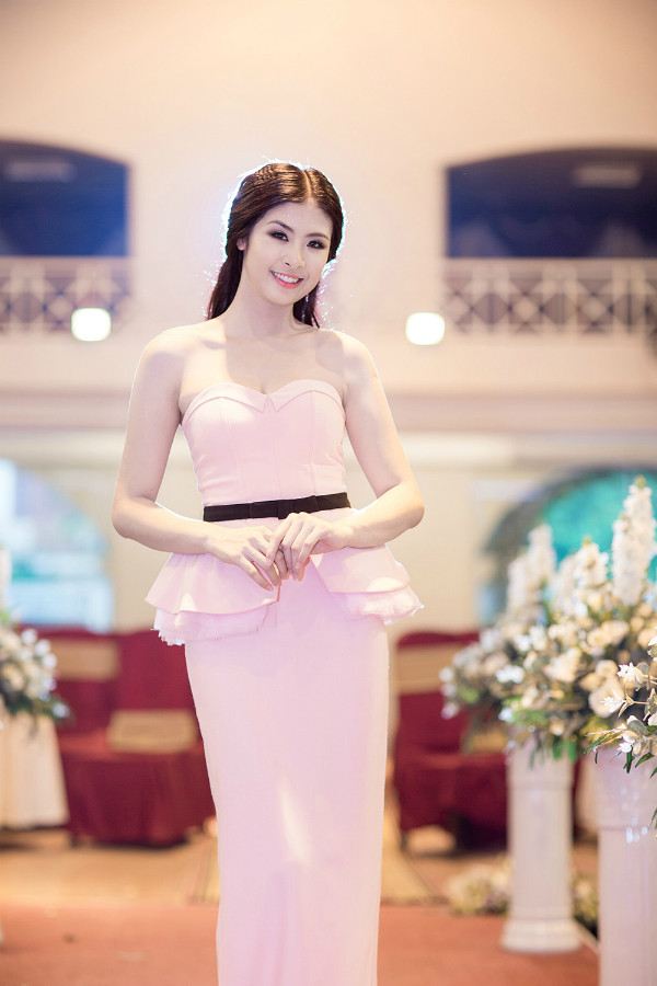 So với thời mới đăng quang Hoa hậu, Ngọc hân ngày càng xinh đẹp và quyến rũ hơn