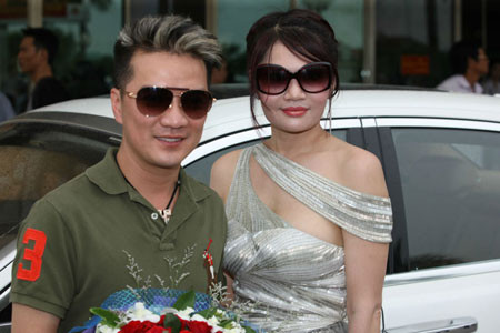 Ngoài tài trợ tiền, bà Liễu còn mời ca sĩ Đàm Vĩnh Hưng về hát miễn phí cho cuộc thi Hoa khôi trí tuệ Việt Nam 2013. Ngoài tài trợ tiền, bà Liễu còn mời ca sĩ Đàm Vĩnh Hưng về hát miễn phí cho cuộc thi Hoa khôi trí tuệ Việt Nam 2013.