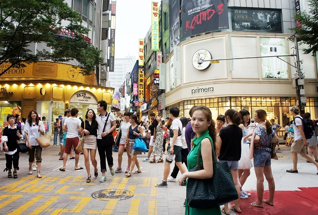 Việc nghiên cứu các xu hướng và tâm lý tiêu dùng tại Hàn Quốc giúp Đan Lê có nhiều ý tưởng, nhiều trải nghiệm phục vụ cho công việc của cô tại một công ty thời trang mà Đan Lê vừa tham gia với cương vị một trợ lý CEO trong thời gian gần đây.