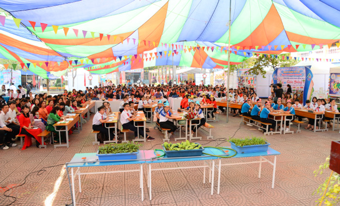 Quang cảnh chuyên đề dạy học theo định hướng giáo dục STEM cấp thành phố của Trường Trung học cơ sở Trần Phú (quận Kiến An) (Ảnh: Lã Tiến) Quang cảnh chuyên đề dạy học theo định hướng giáo dục STEM cấp thành phố của Trường Trung học cơ sở Trần Phú (quận Kiến An) (Ảnh: Lã Tiến)