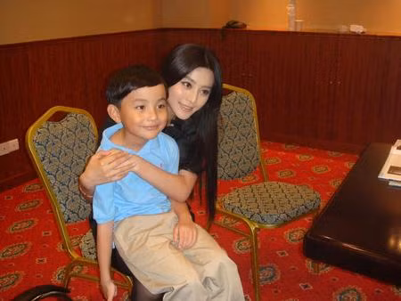 Phạm Băng Băng và Phạm Thừa Thừa năm 2010.