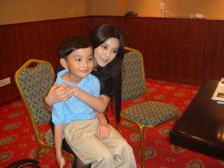 Phạm Băng Băng và Phạm Thừa Thừa năm 2010.