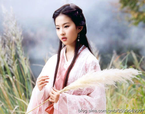 Nàng Vương Ngữ Yên trong Thiên Long Bát Bộ.