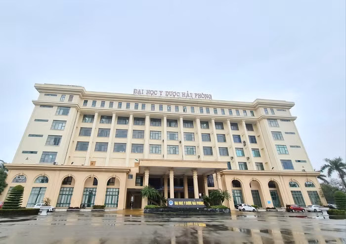 Trường Đại học Y Dược Hải Phòng đã quyết định miễn khoản “kinh phí đào tạo” (Ảnh: Lã Tiến)