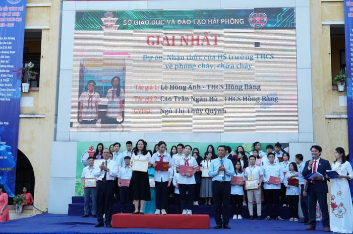 Dự án của Trường Trung học cơ sở Hồng Bàng đạt giải nhất khối trung học cơ sở (Ảnh: Lã Tiến)