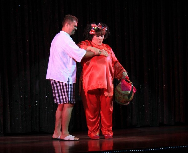 Khách cũng có thể lên sân khấu cùng nghệ sỹ.