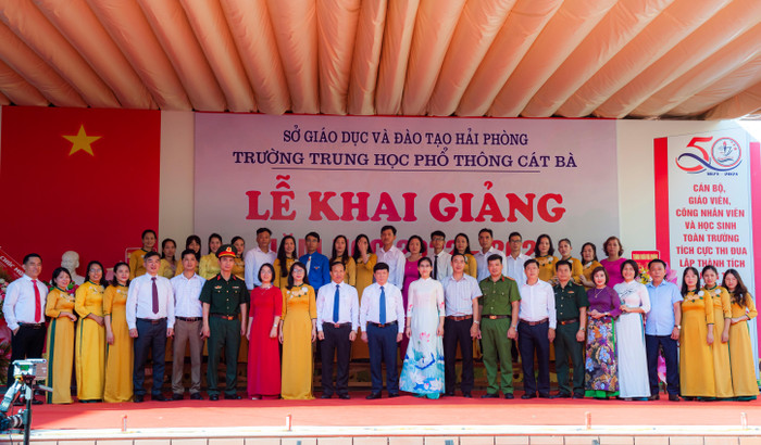 Trong suốt quá trình phát triển, Trường Trung học phổ thông Cát Bà luôn nhận được sự quan tâm chỉ đạo, tạo điều kiện của các cấp, ngành (Ảnh: TT) Trong suốt quá trình phát triển, Trường Trung học phổ thông Cát Bà luôn nhận được sự quan tâm chỉ đạo, tạo điều kiện của các cấp, ngành (Ảnh: TT)