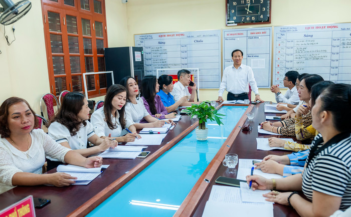Cán bộ, giáo viên và nhân viên nhà trường luôn đoàn kết, thống nhất, sáng tạo trong các phong trào thi đua dạy tốt - học tốt (Ảnh: TT) Cán bộ, giáo viên và nhân viên nhà trường luôn đoàn kết, thống nhất, sáng tạo trong các phong trào thi đua dạy tốt - học tốt (Ảnh: TT)