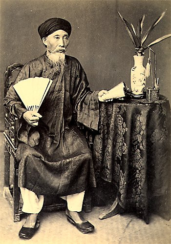 Một viên quan. Một viên quan.