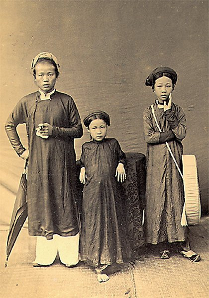 Gia đình một thương gia. Gia đình một thương gia.