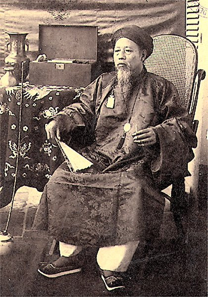 Một viên quan. Một viên quan.