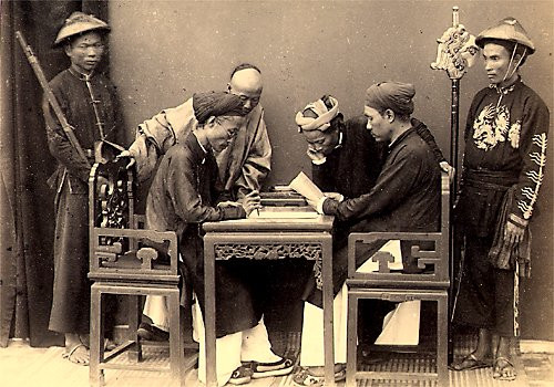 Trí thức và thông dịch viên làm việc cho quan Khâm sứ Hà Nội Trí thức và thông dịch viên làm việc cho quan Khâm sứ Hà Nội