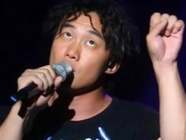 Nam ca sĩ Trần Dịch Tấn. Nam ca sĩ Trần Dịch Tấn.