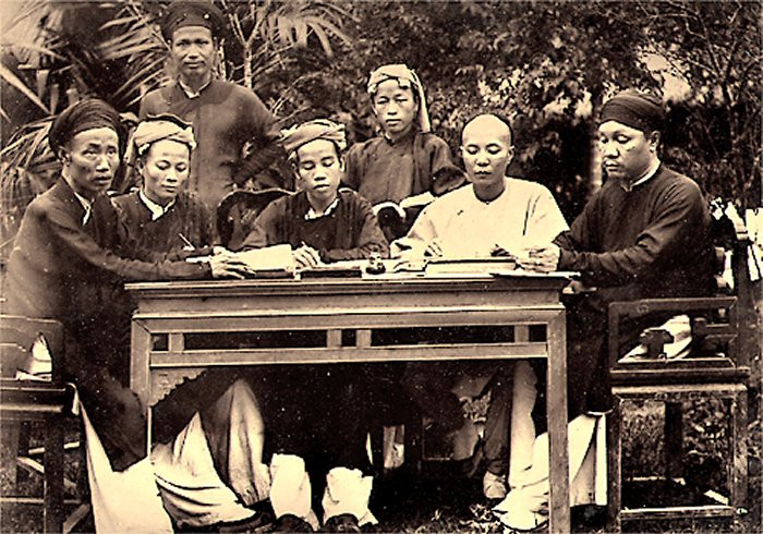 Thông dịch viên của một viên quan khâm sứ ở Hà Nội. Thông dịch viên của một viên quan khâm sứ ở Hà Nội.