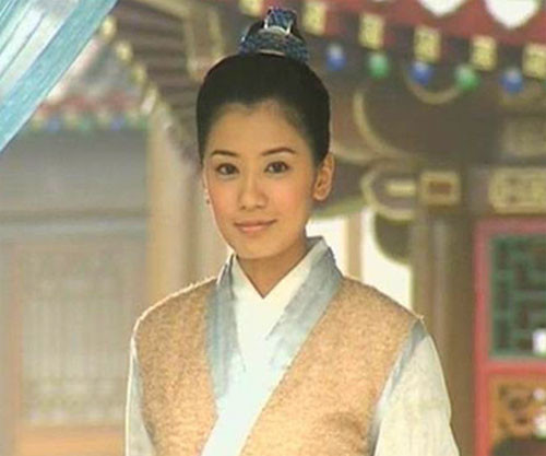 Giả Tịnh Văn...phúc hậu khi hóa thân thành nam nhi. (Ảnh: xinhua) Giả Tịnh Văn...phúc hậu khi hóa thân thành nam nhi. (Ảnh: xinhua)