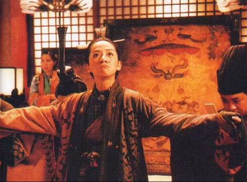 Mai Diễm Phương với vai quân vương trong "Chung Vô Diệm" đã để lại hình ảnh khó quên trong lòng người yêu mến cô. (Ảnh: xinhua) Mai Diễm Phương với vai quân vương trong "Chung Vô Diệm" đã để lại hình ảnh khó quên trong lòng người yêu mến cô. (Ảnh: xinhua)