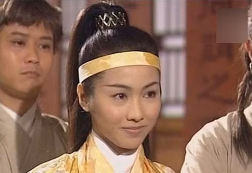 Lê Tư trong bộ phim "Tân Ỷ Thiên Đồ Long Ký". Đôi mắt sắc sảo, má lúm đồng tiền xinh xắn, rõ ràng là một "mỹ nam". (Ảnh: xinhua) Lê Tư trong bộ phim "Tân Ỷ Thiên Đồ Long Ký". Đôi mắt sắc sảo, má lúm đồng tiền xinh xắn, rõ ràng là một "mỹ nam". (Ảnh: xinhua)