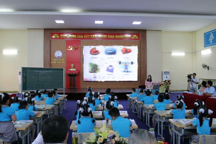 Tiết dạy của cô Doãn Thu Linh, giáo viên Trường Tiểu học Chu Văn An (quận Ngô Quyền, Hải Phòng) (Ảnh: Lã Tiến