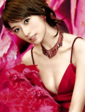 Chỉ khi vào vai nàng Tiểu Kiều với màn lộ vòng một trong “Xích Bích” khiến ngay cả Lương Triều Vỹ cũng “tim đập chân run”. Chỉ khi vào vai nàng Tiểu Kiều với màn lộ vòng một trong “Xích Bích” khiến ngay cả Lương Triều Vỹ cũng “tim đập chân run”.