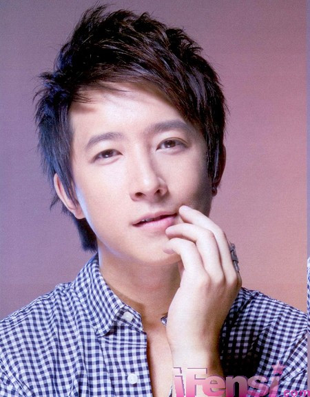 Hàn Canh - Từng là một thành viên của nhóm nhạc nam thần tượng Hàn Quốc Superjunior, lại xuất thân từ Trung Quốc nên các cô gái trẻ Trung Hoa một khi đã thích ban nhạc Suju thì đều đem lòng “yêu thầm” nam ca sĩ có cái tên tiếng Hàn Han Geng. Sau khi rời Suju, Hàn Canh trở về Trung Quốc với nhiều dự án điện ảnh cũng như show diễn ca nhạc và tình yêu thương của khán giả quê nhà. Ảnh. Ifensi. Hàn Canh - Từng là một thành viên của nhóm nhạc nam thần tượng Hàn Quốc Superjunior, lại xuất thân từ Trung Quốc nên các cô gái trẻ Trung Hoa một khi đã thích ban nhạc Suju thì đều đem lòng “yêu thầm” nam ca sĩ có cái tên tiếng Hàn Han Geng. Sau khi rời Suju, Hàn Canh trở về Trung Quốc với nhiều dự án điện ảnh cũng như show diễn ca nhạc và tình yêu thương của khán giả quê nhà. Ảnh. Ifensi.