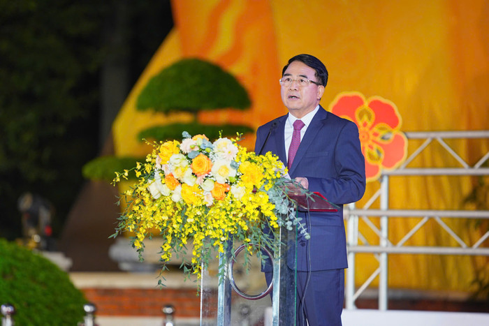 Ông Lê Khắc Nam – Phó chủ tịch Uỷ ban nhân dân thành phố Hải Phòng phát biểu tại lễ biểu dương học sinh, sinh viên tiêu biểu xuất sắc (Ảnh: ĐT) hp-bieu-duong-1.jpeg