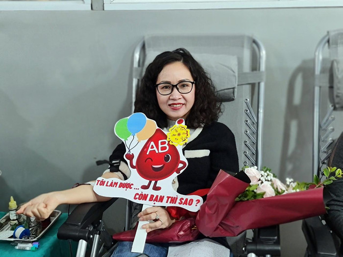 Chị Cao Thị Hương Giang, hiện đang làm việc tại Cảng Hải Phòng hiến máu lần thứ 31 (Ảnh: Lã Tiến) Chị Cao Thị Hương Giang, hiện đang làm việc tại Cảng Hải Phòng hiến máu lần thứ 31 (Ảnh: Lã Tiến)