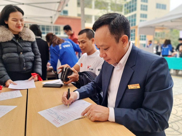 Phó giáo sư, Tiến sĩ Phạm Xuân Dương đăng ký hiến máu lần thứ 46 (Ảnh: Lã Tiến) Phó giáo sư, Tiến sĩ Phạm Xuân Dương đăng ký hiến máu lần thứ 46 (Ảnh: Lã Tiến)