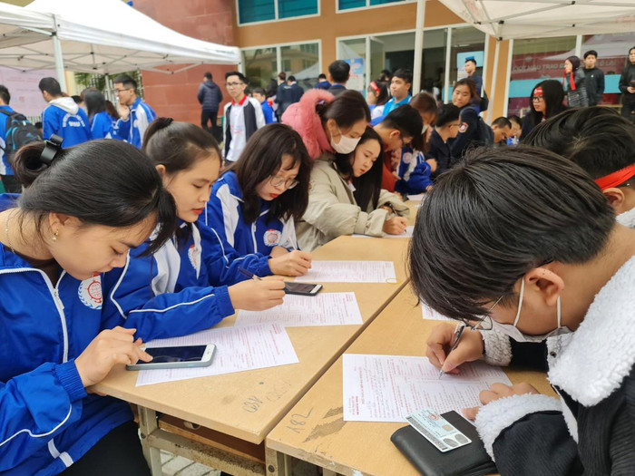 Trong sáng 7/1, có hàng trăm sinh viên Trường Đại học Hàng hải Việt Nam tới đăng ký tham gia hiến máu tình nguyện (Ảnh: Lã Tiến) Trong sáng 7/1, có hàng trăm sinh viên Trường Đại học Hàng hải Việt Nam tới đăng ký tham gia hiến máu tình nguyện (Ảnh: Lã Tiến)