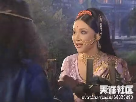 Khấu thị nữ Julia trong “Tây Du Ký” của Vương Hà.