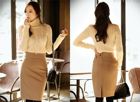 Vào mùa lạnh thì những đôi boot cùng chân váy bút chì thì còn gì hoàn hảo hơn. Xêm thêm: Thời trang công sở/ Váy xinh chào hè 2012