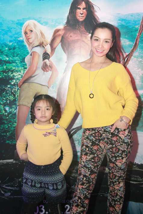 Thúy Hằng ton sur ton với con gái khi đi xem 'người rừng' Thúy Hằng ton sur ton với con gái khi đi xem 'người rừng'