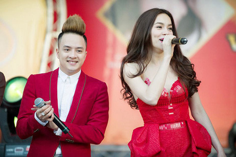 Cao Thái Sơn chia sẻ đây là lần đầu tiên anh hát song ca với Hà Hồ Cao Thái Sơn chia sẻ đây là lần đầu tiên anh hát song ca với Hà Hồ