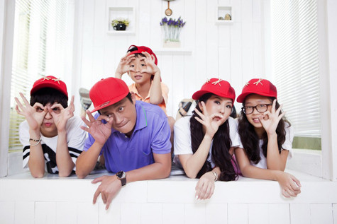 Trước đây, Hoa hậu Thu Hoài thường xuất hiện một mình trong các bộ ảnh nhưng lần này để ghi lại khoảnh khắc đẹp của cả gia đình, cả nhà Hoa hậu Thu Hoài đã thực hiện bộ ảnh rất ngộ nghĩnh. Trước đây, Hoa hậu Thu Hoài thường xuất hiện một mình trong các bộ ảnh nhưng lần này để ghi lại khoảnh khắc đẹp của cả gia đình, cả nhà Hoa hậu Thu Hoài đã thực hiện bộ ảnh rất ngộ nghĩnh.